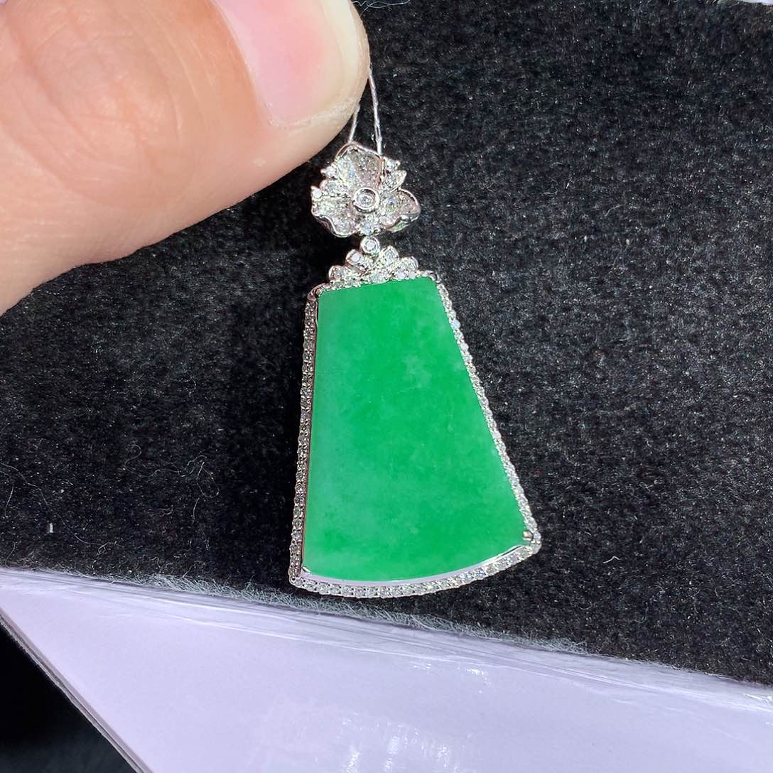 翡翠吊坠(赠链)18K金镶嵌