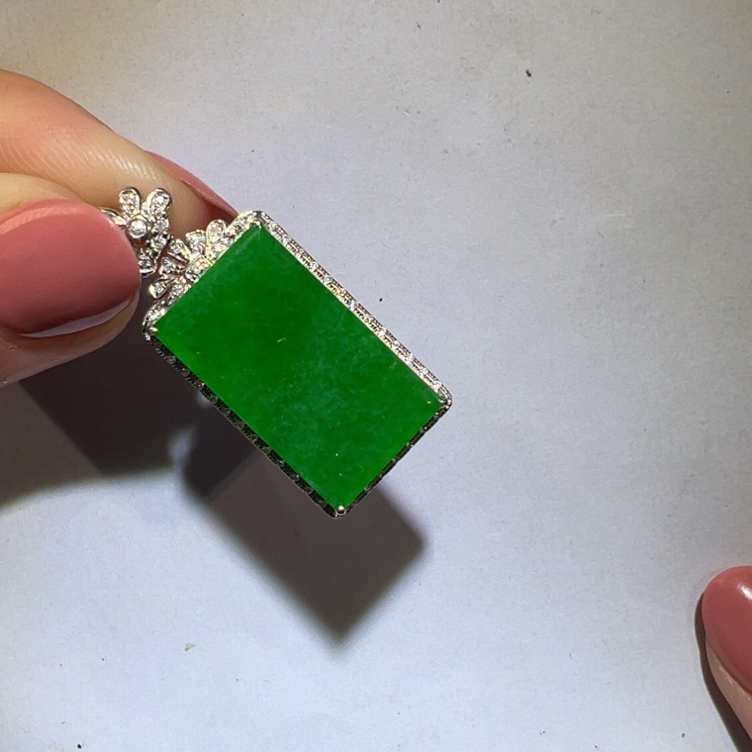 翡翠颈饰18K金镶嵌吊坠