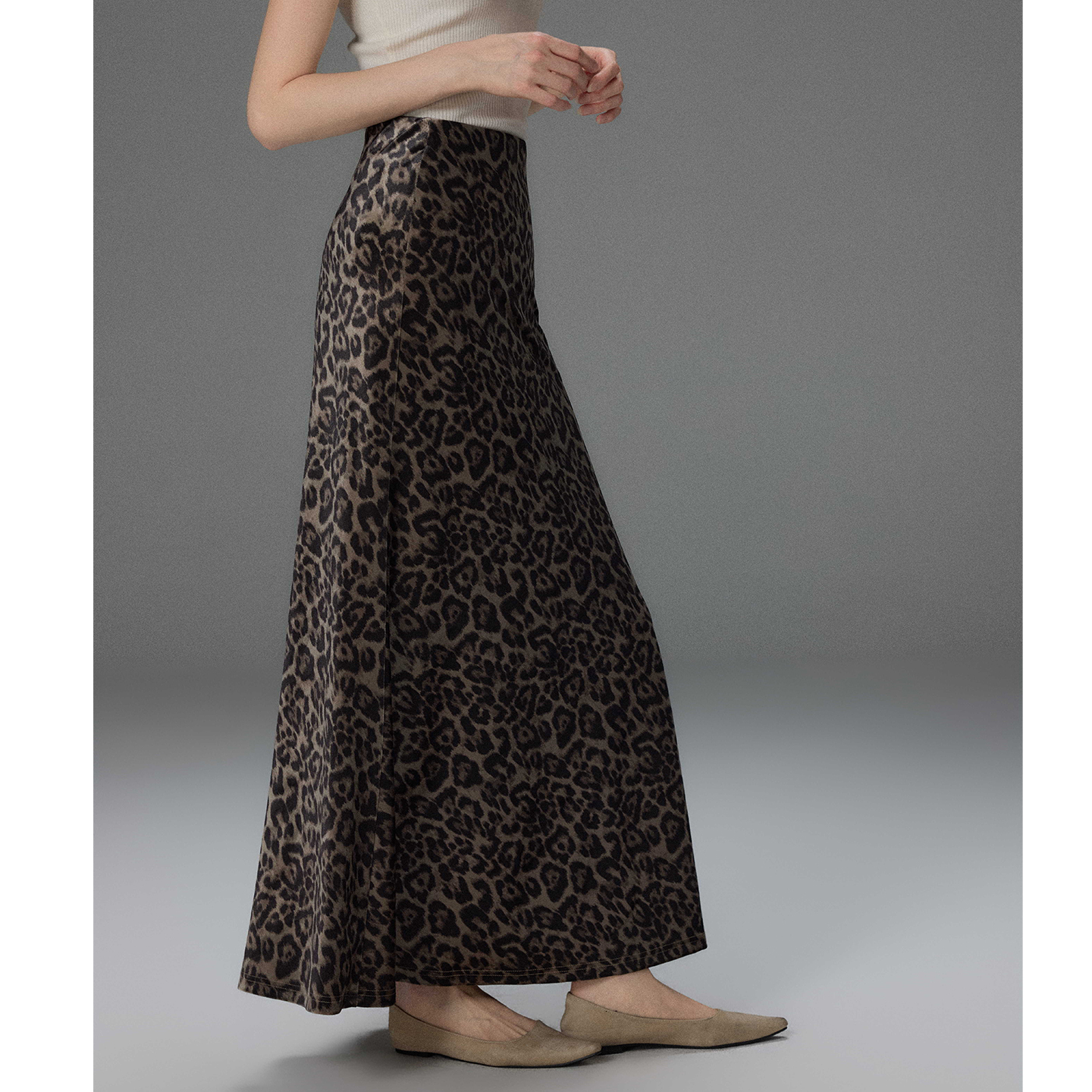 贰羊设计【瑶初】高级感绒面豹纹半身裙女秋冬季通勤高腰a字长裙