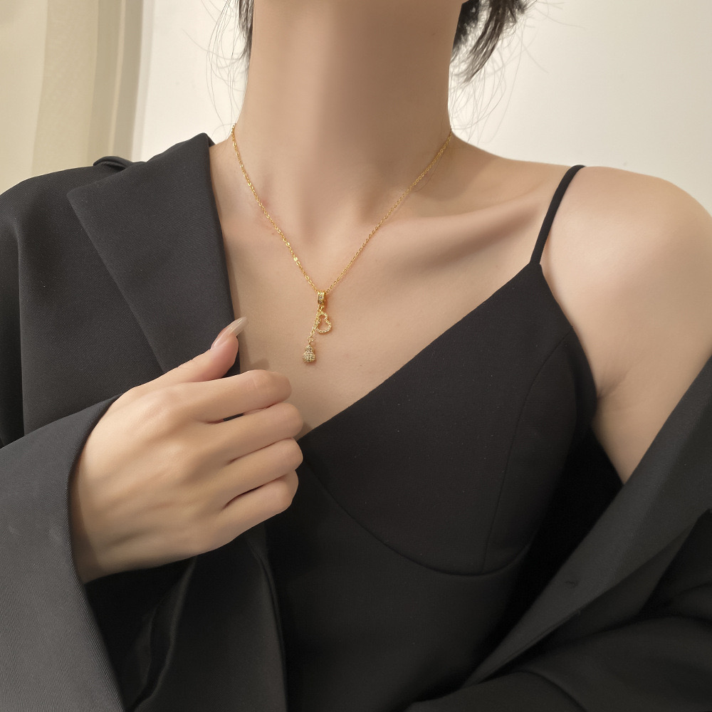 钛钢项链 高定轻奢小葫芦流苏锁骨链