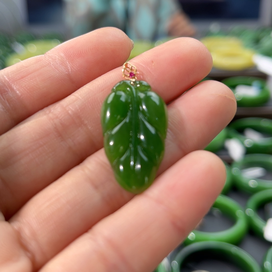 和田玉（碧玉）颈饰18K金镶嵌