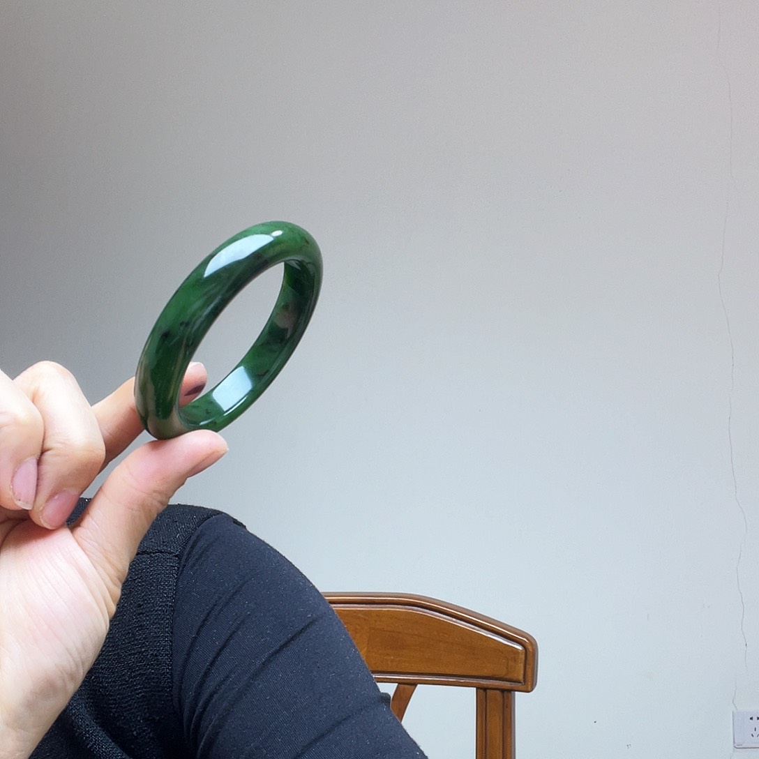 和田玉手镯未镶嵌感**行