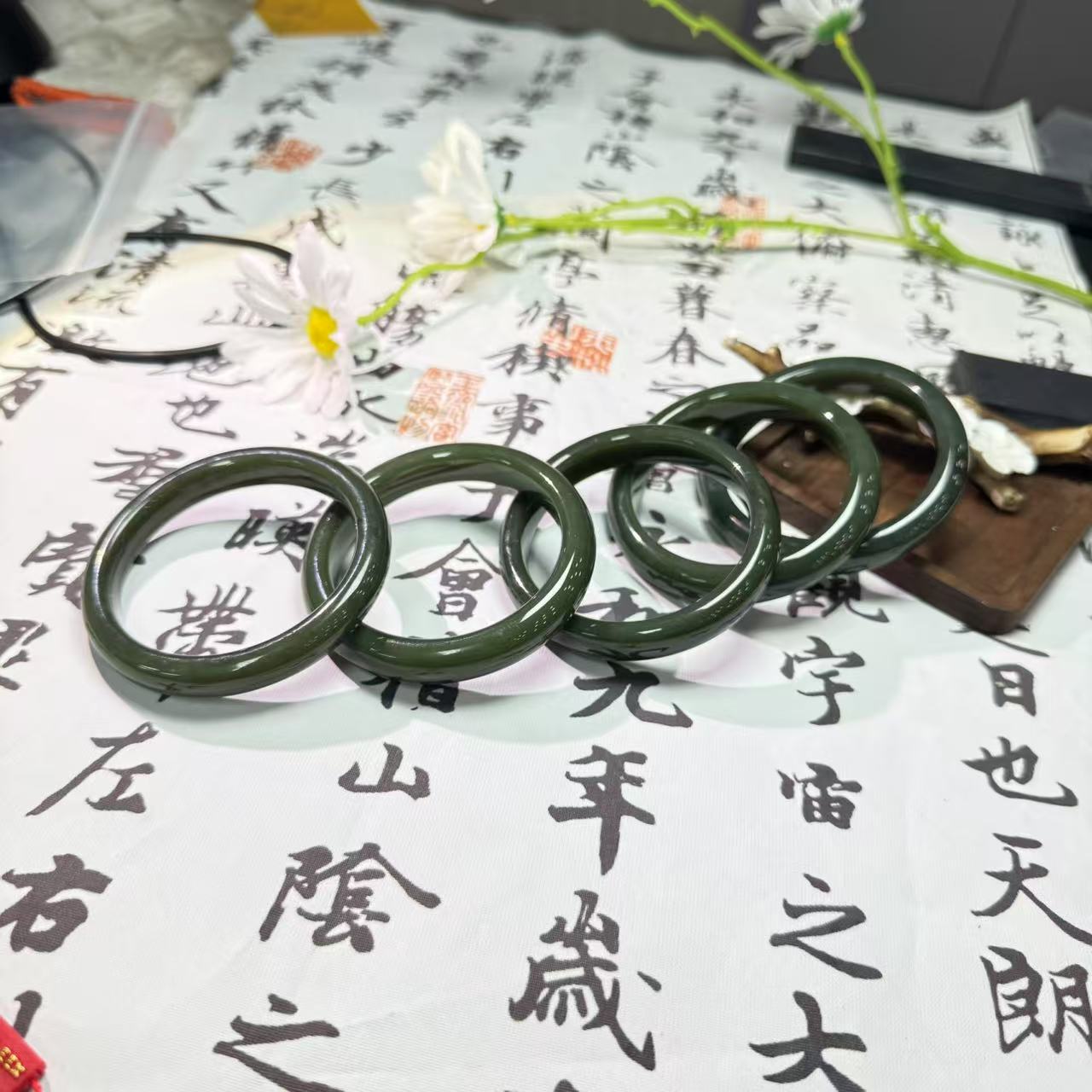 天然和田玉且末手镯 拍一发一多样性发其一 1180002