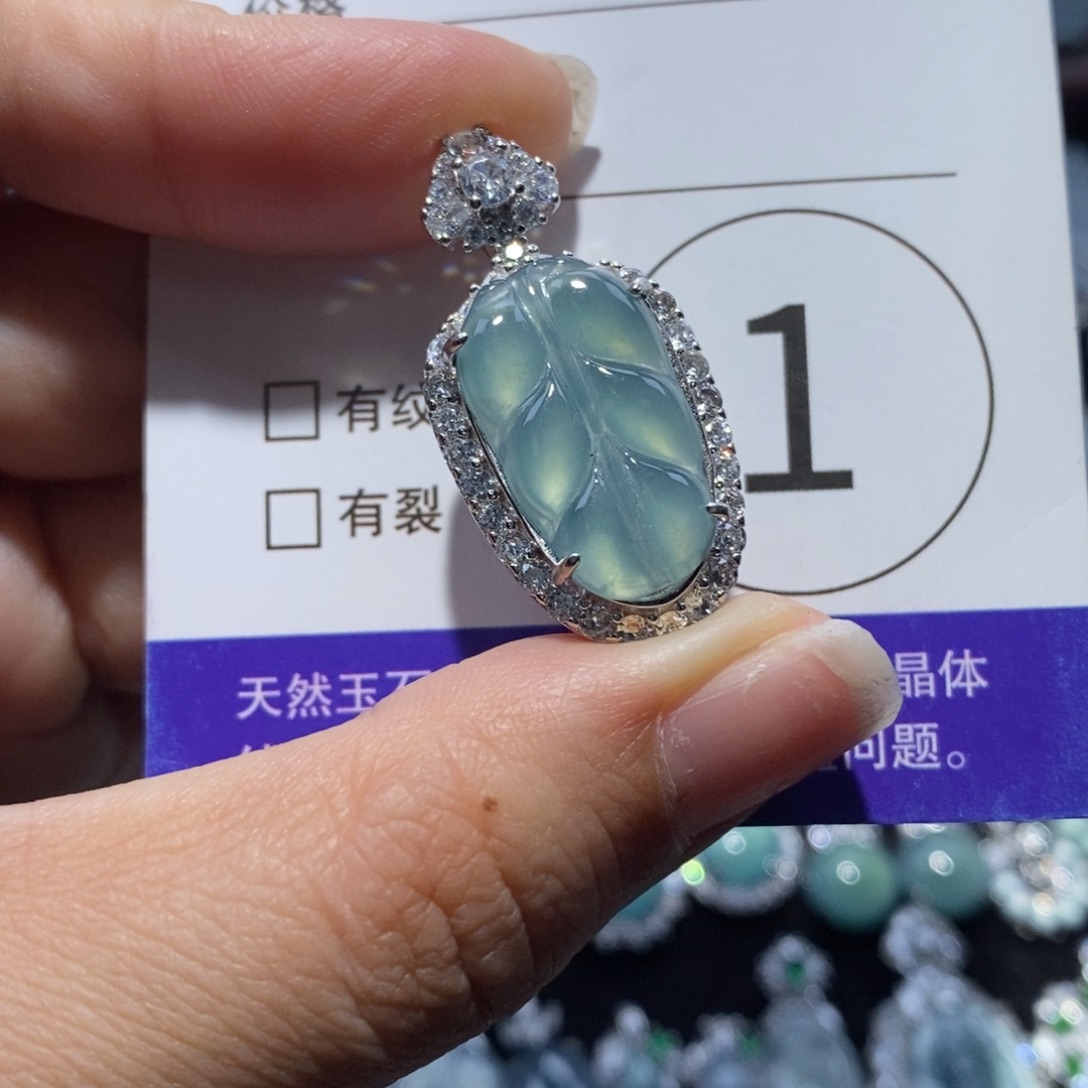 翡翠未镶嵌颈饰翡翠