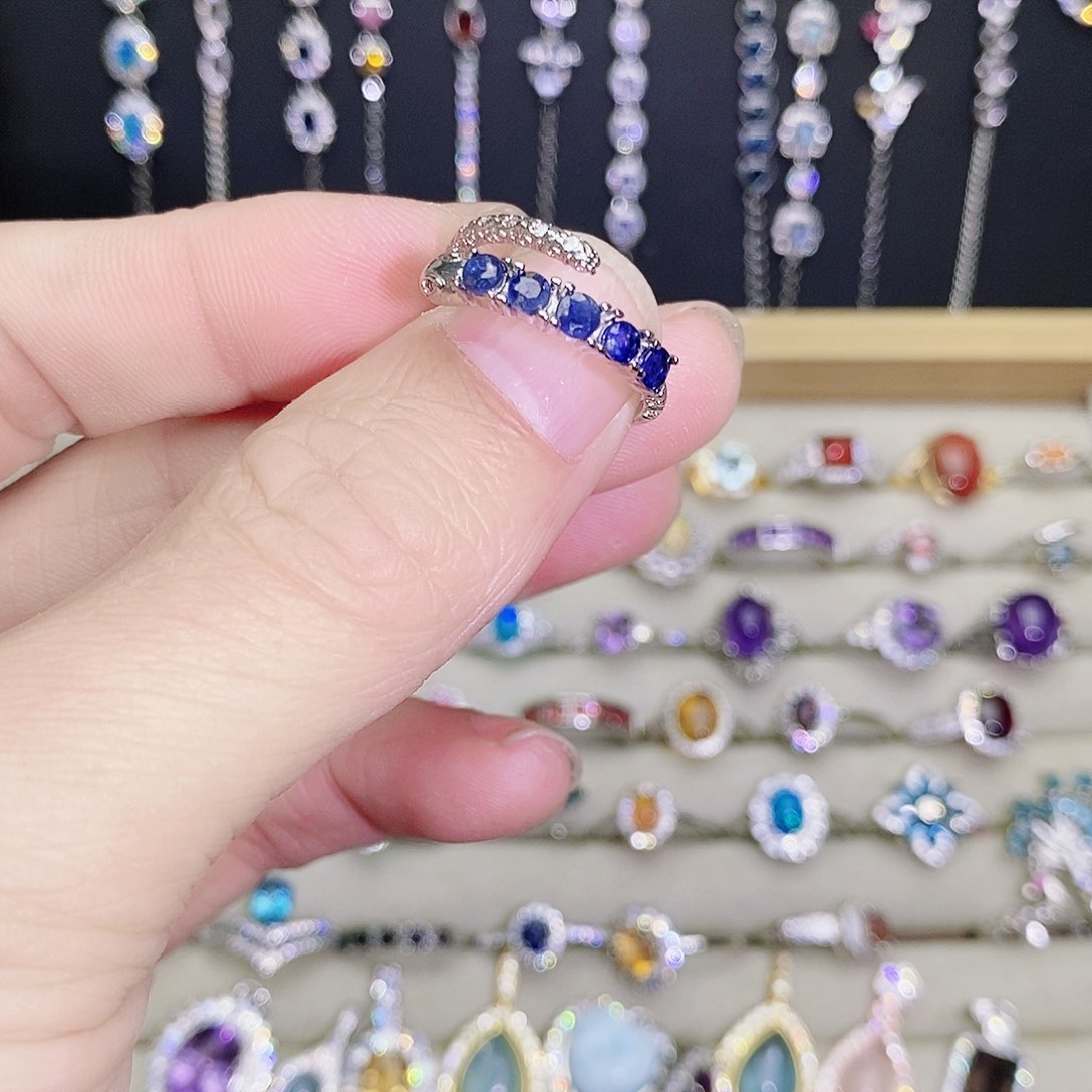 戒指蓝宝石未镶嵌