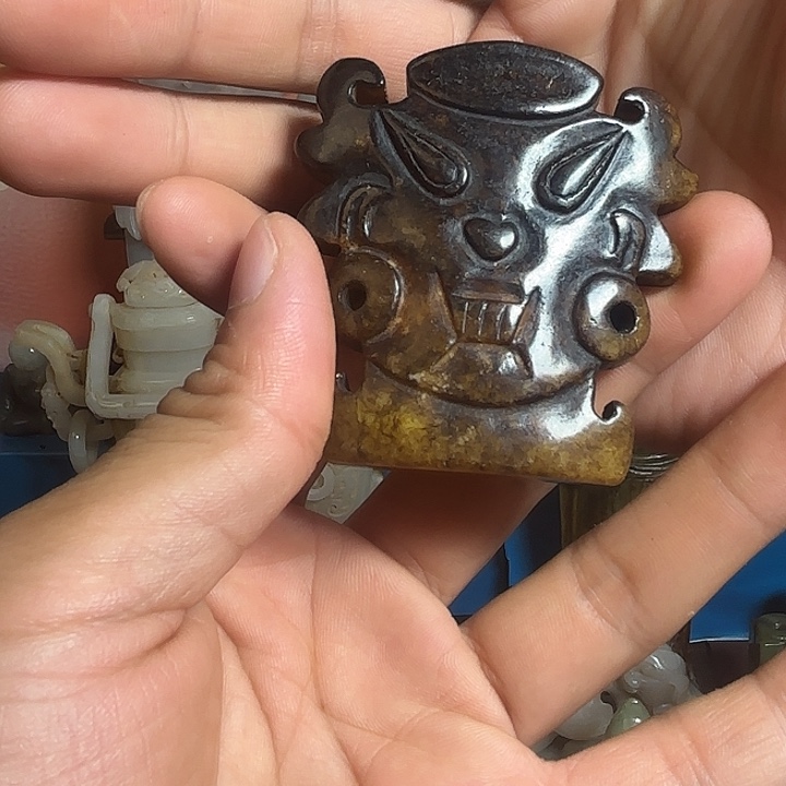 厚***先未镶嵌和田玉挂件