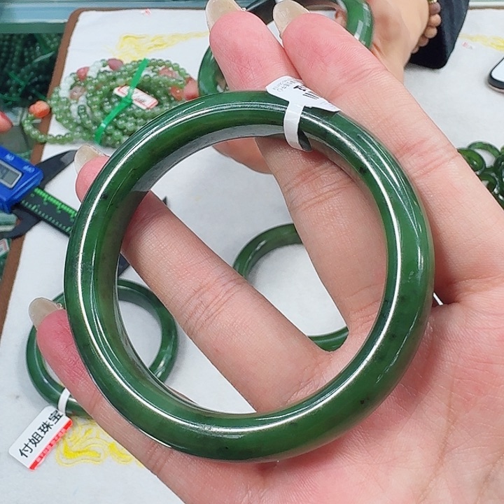 和田玉（碧玉）碧玉手镯55圈有瑕需包容未镶嵌