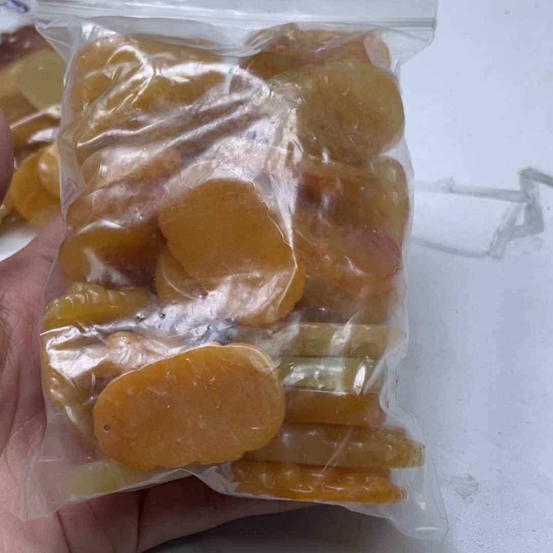 石英质玉（黄龙玉）未镶嵌颈饰