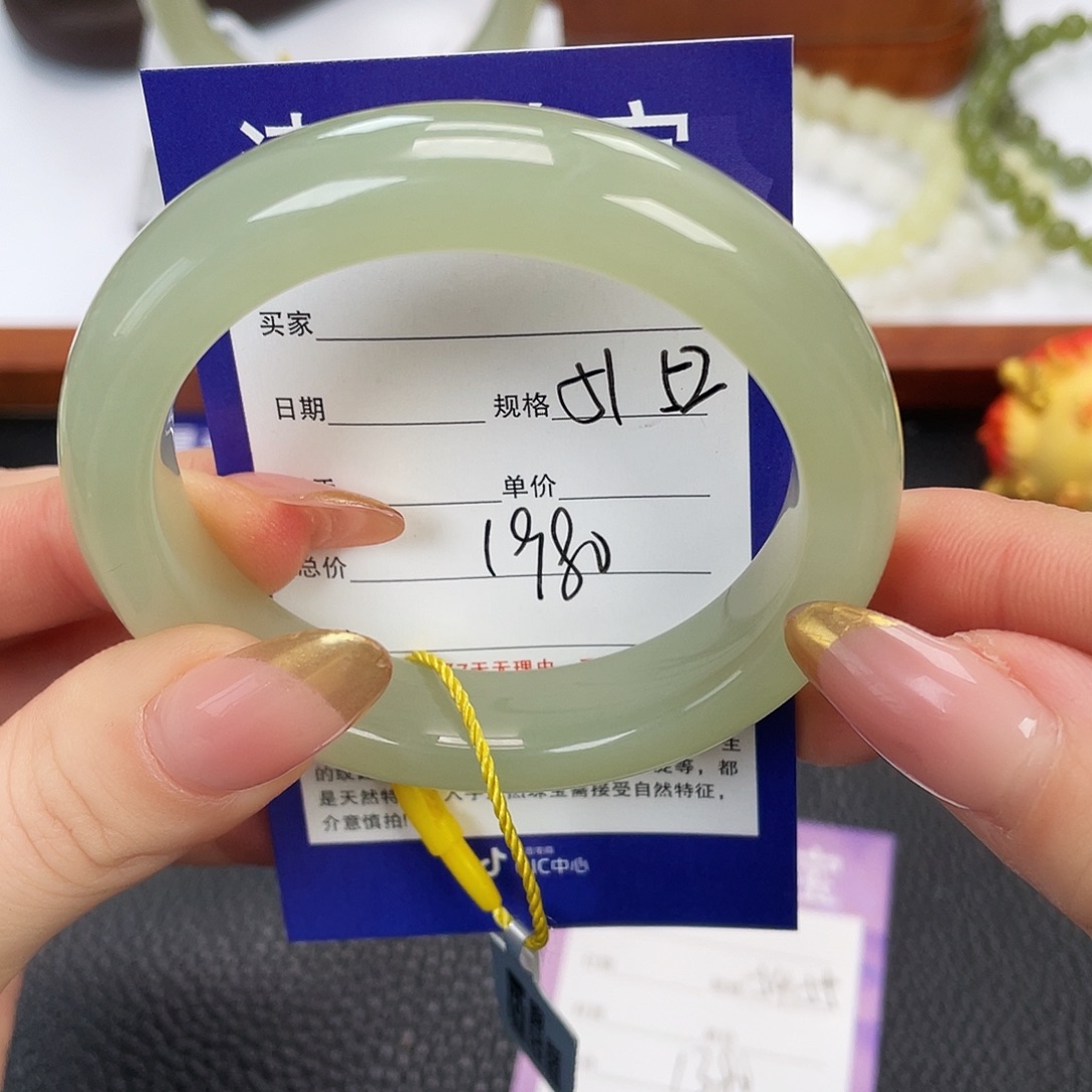 和田玉未镶嵌手镯