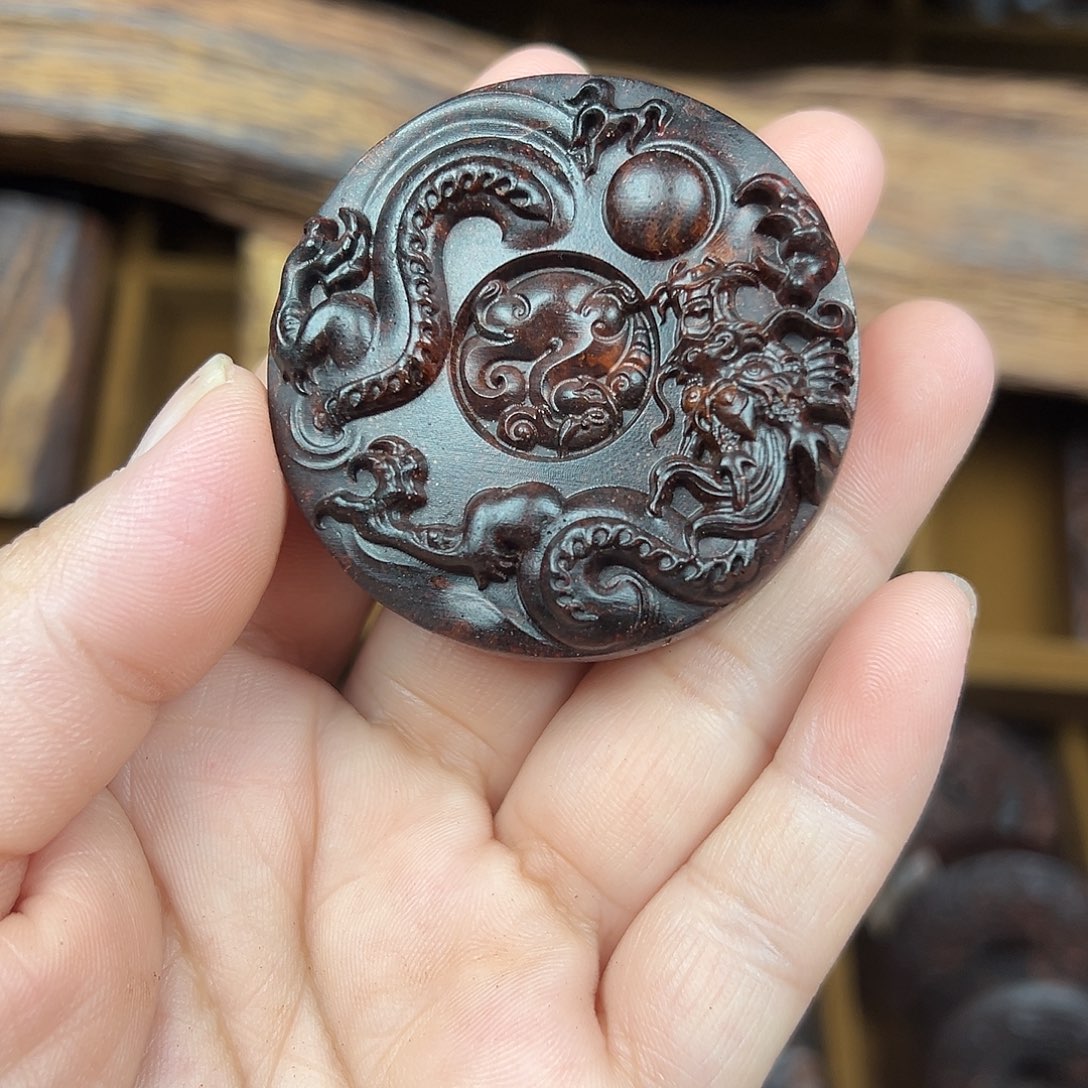 降真香黄金甲龙牌在手好运有