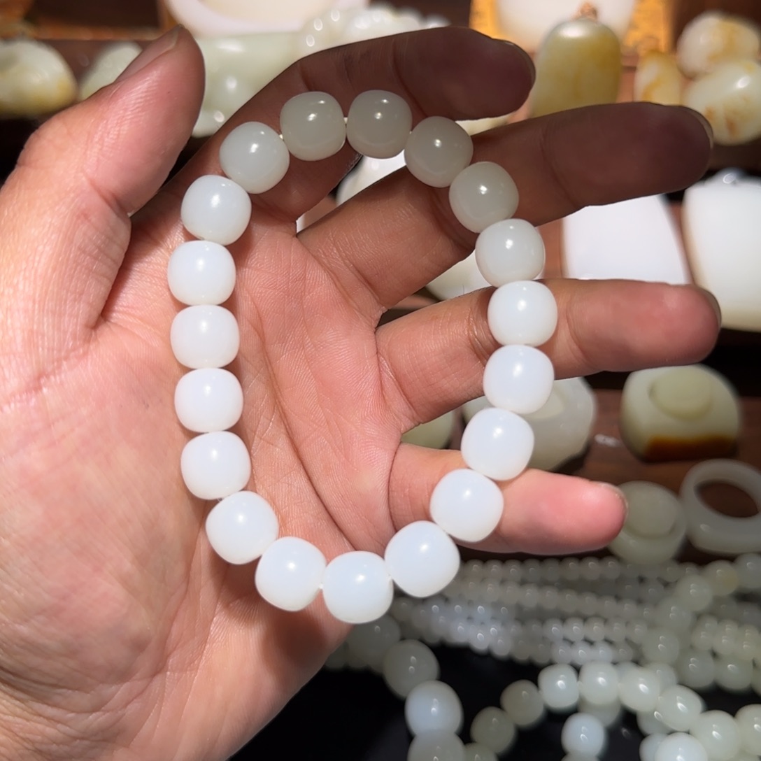 D***K和田玉未镶嵌手链