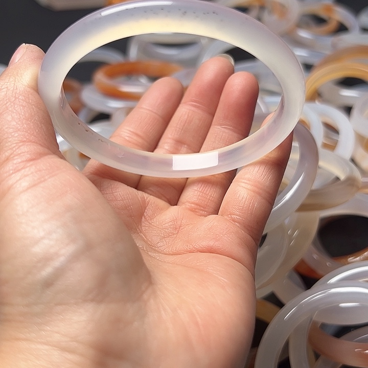 玛瑙/玉髓手镯未镶嵌64