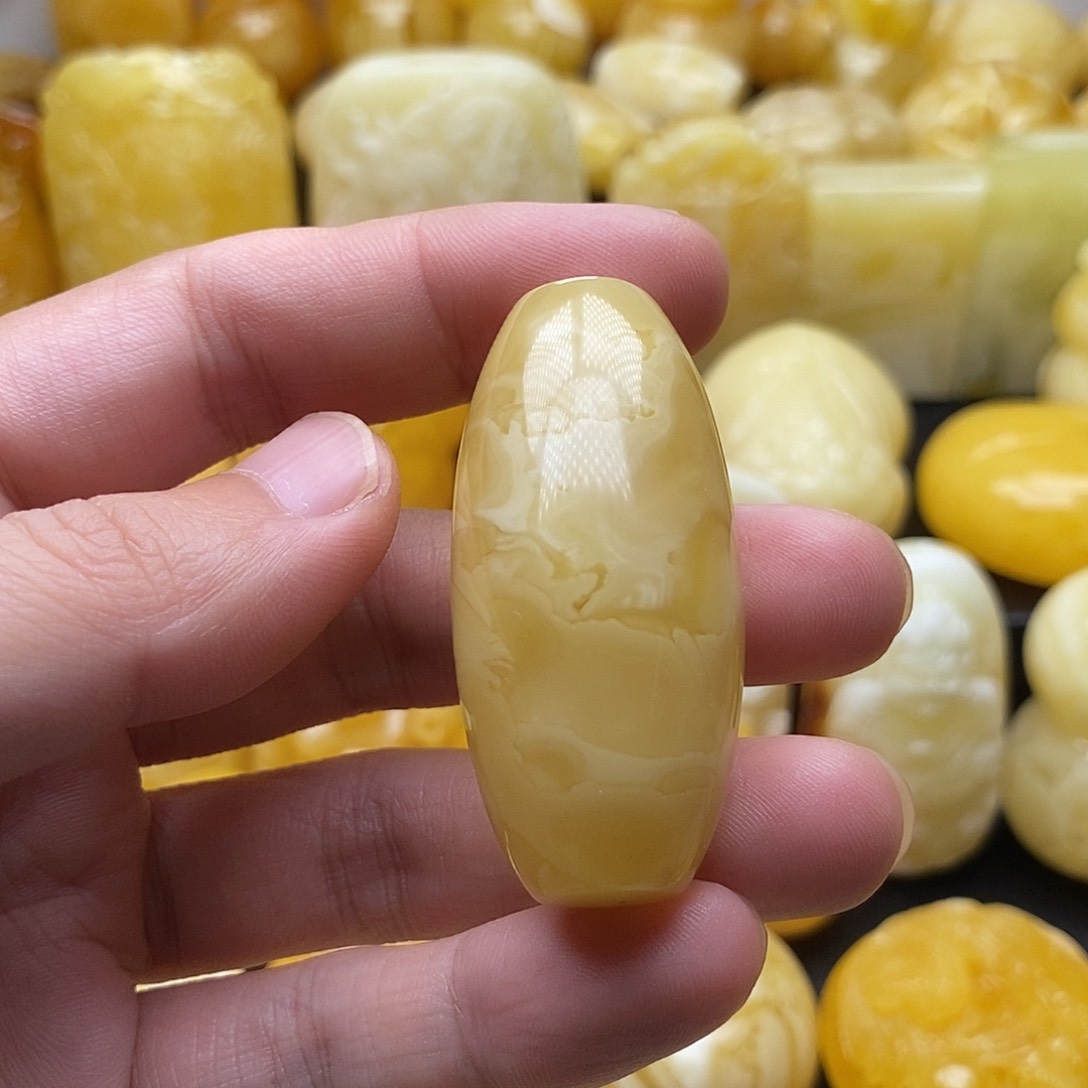 琥珀颈饰未镶嵌琥珀蜜蜡吊坠，