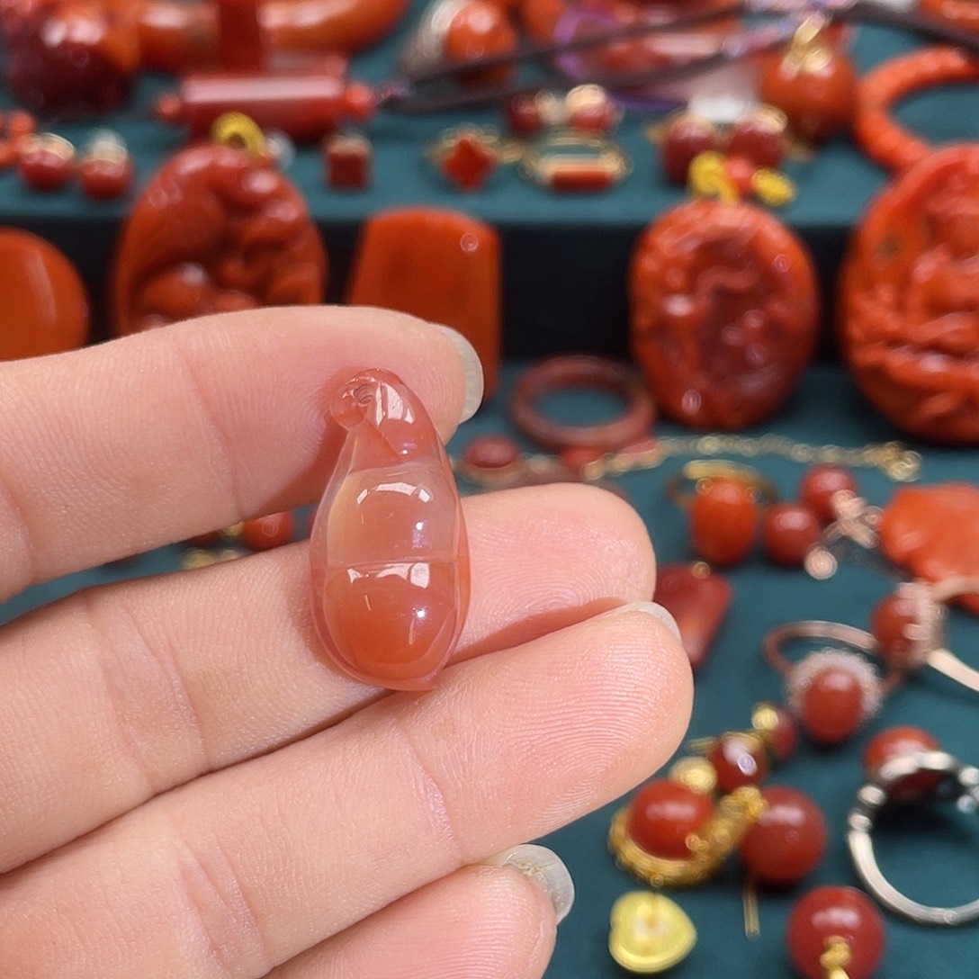 南红玛瑙川料冰飘南红福豆吊坠未镶嵌