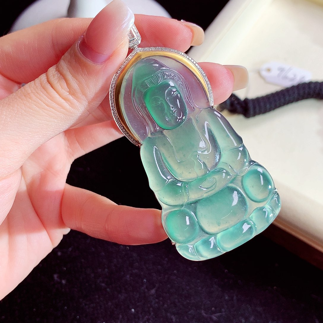 颈饰18K金镶嵌翡翠颜*