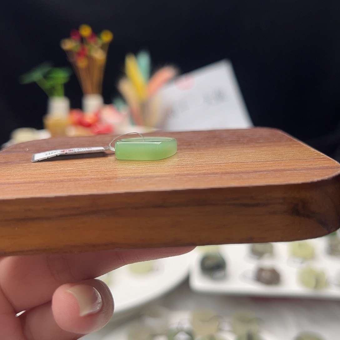 和田玉（糖玉）未镶嵌戒指k36 翠绿马鞍 15.9 不退换