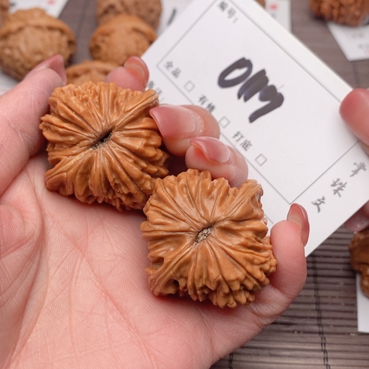 文玩核桃吊坠40楼子0119