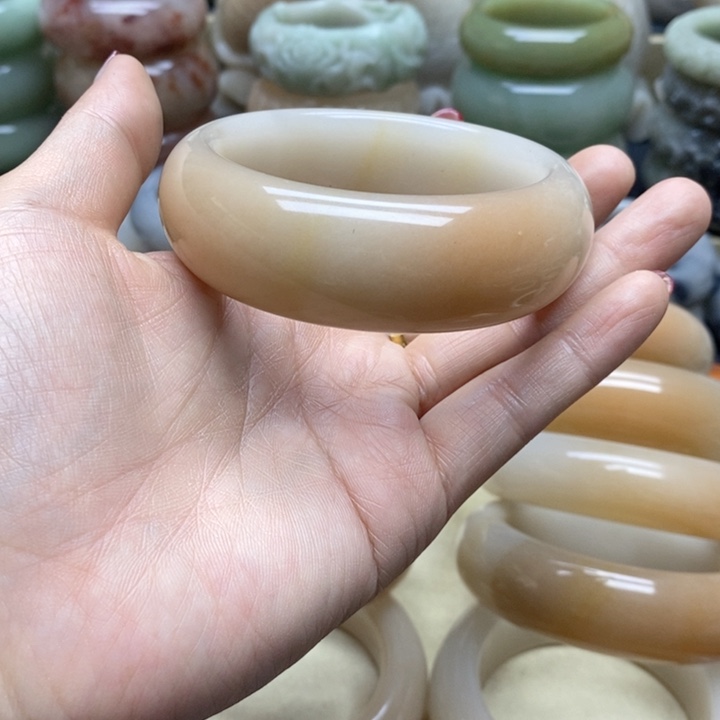 石英岩玉手镯未镶嵌