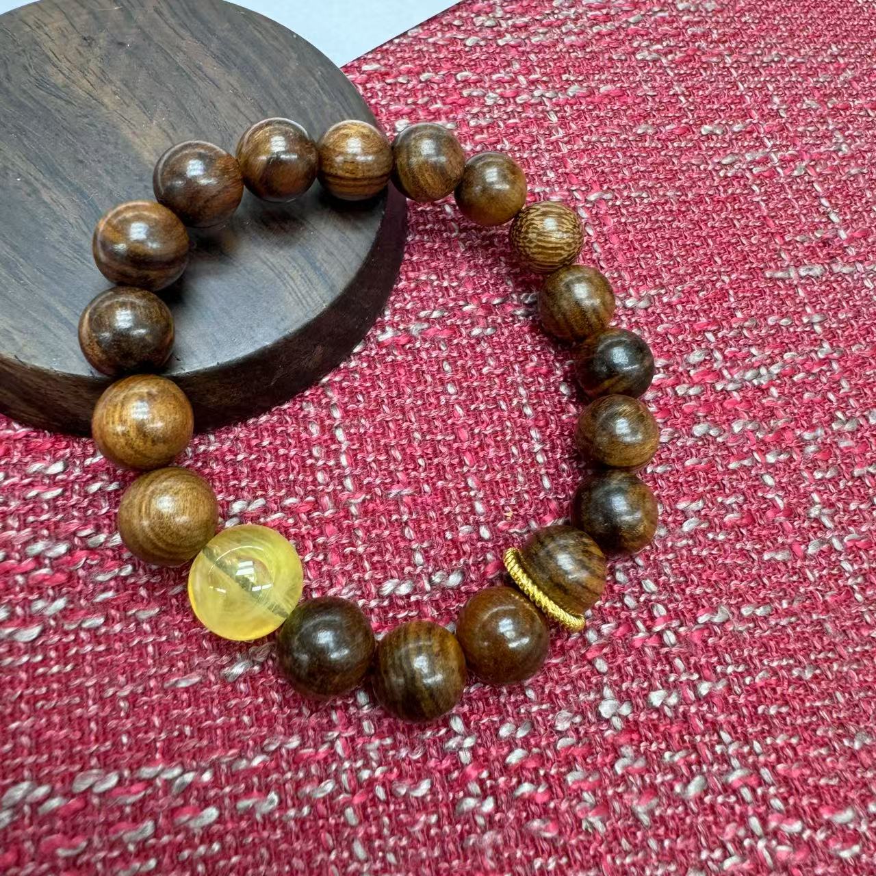 卡10黄花梨虎皮纹配饰手串