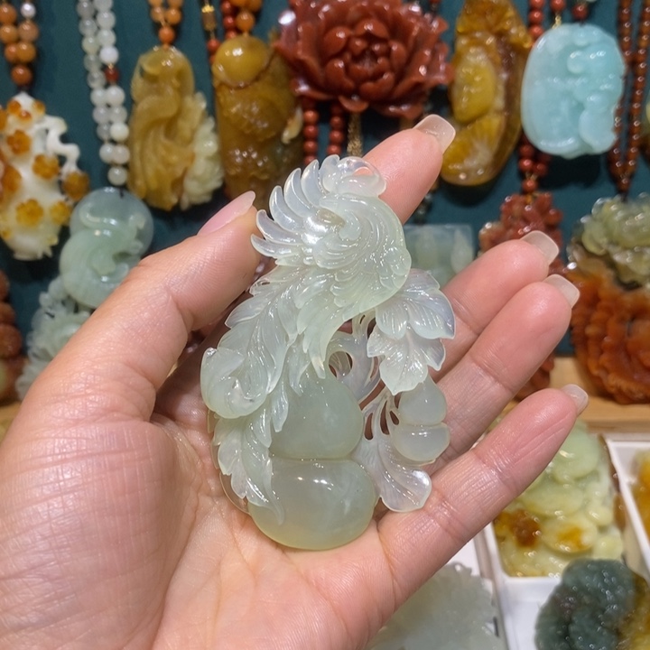 下***福蛇纹石玉未镶嵌颈饰