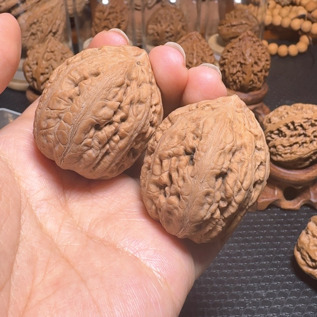 文玩核桃把件粗筋墩子
