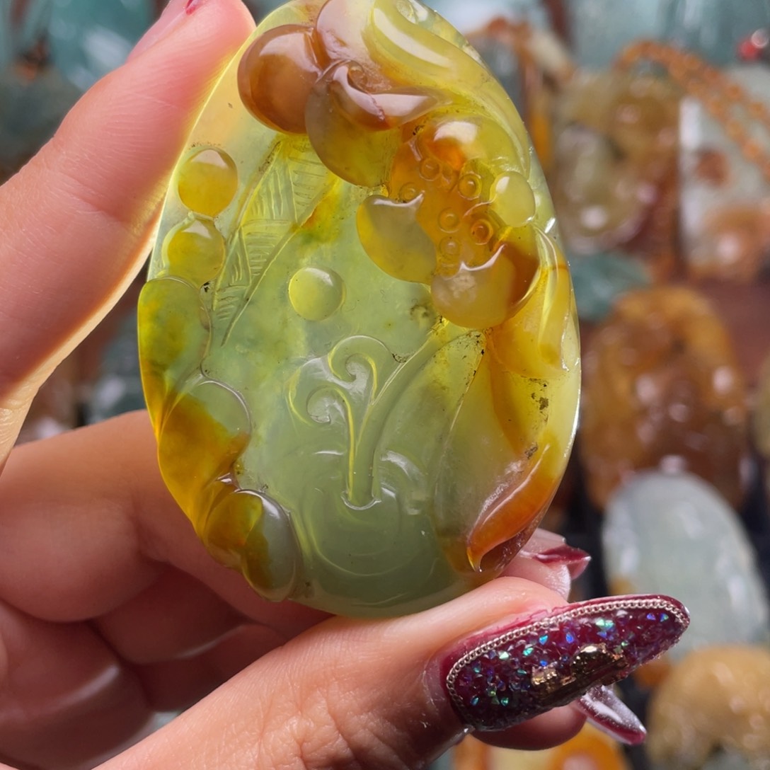 蛇纹石玉颈饰未镶嵌