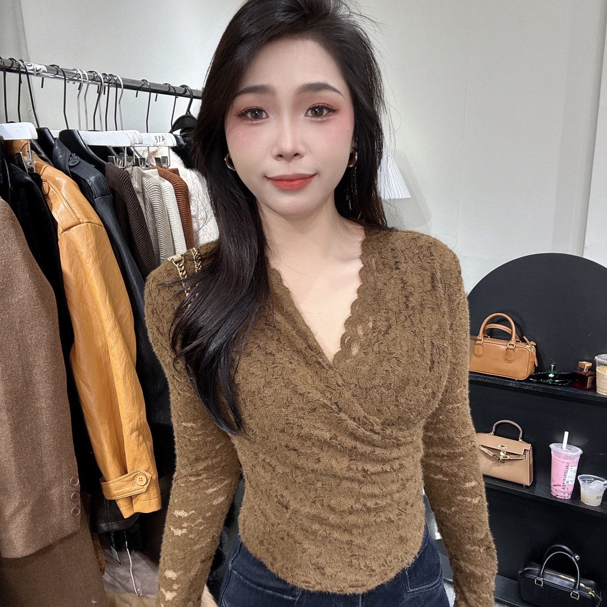 法式纯欲气质交叉V领加绒加厚蕾丝衫女修身显瘦打底内搭上衣9552