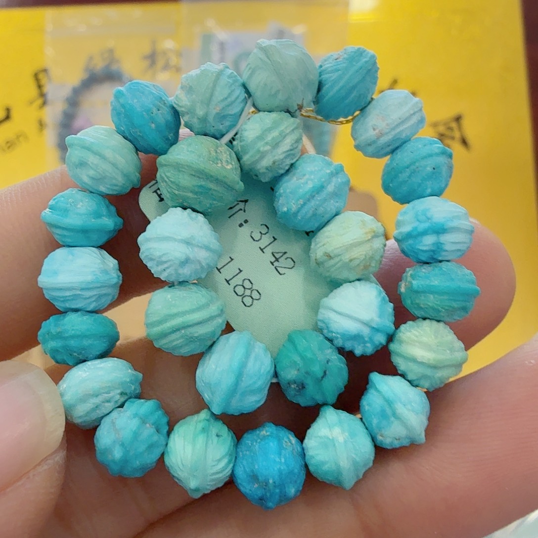 绿松石未镶嵌珠宝奇石