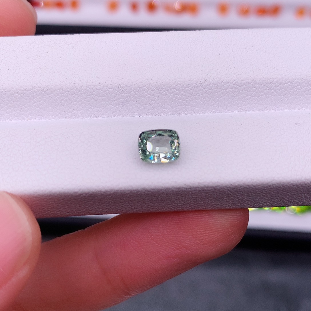 彩色蓝宝石裸石未镶嵌