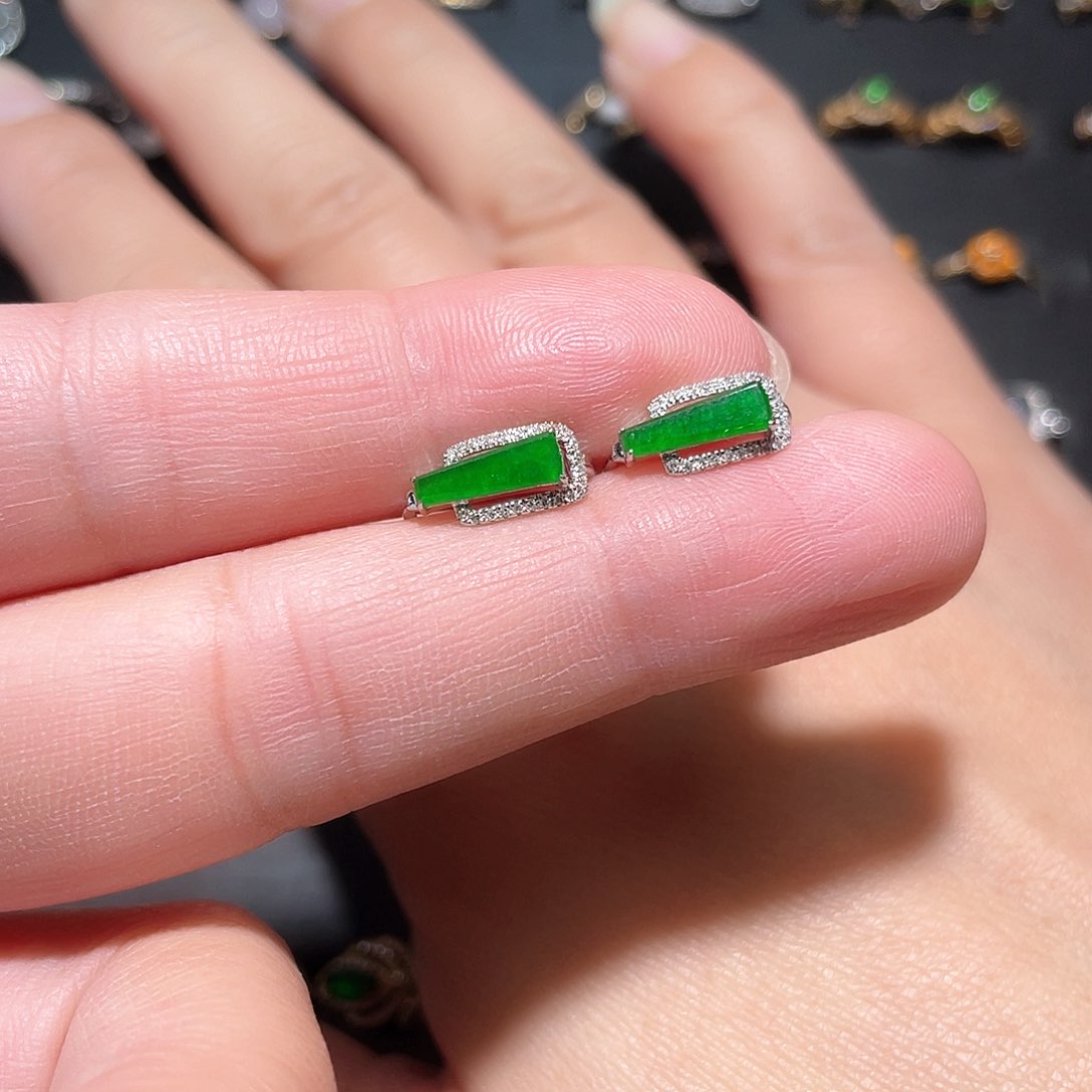 翡翠耳饰18K金镶嵌南非钻