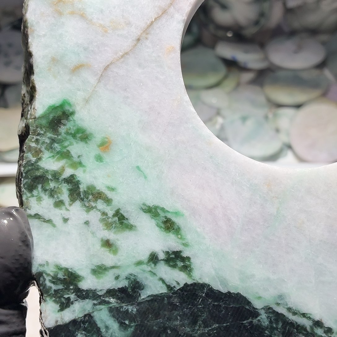 翡翠未镶嵌颈饰边角料