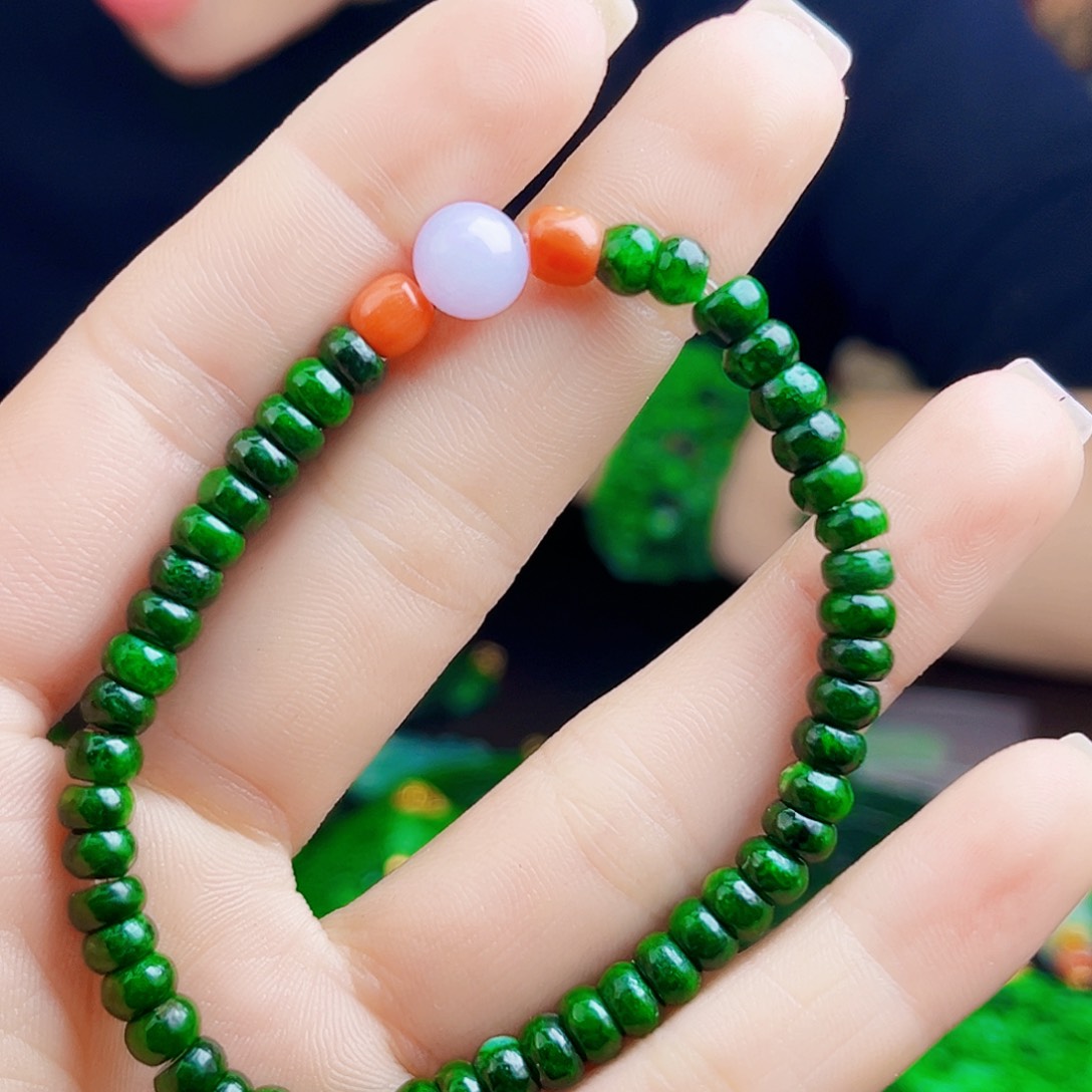 颈饰未镶嵌翡翠多样性