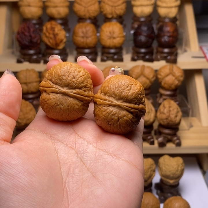 嗷***虎文玩核桃吊坠36金鼎元宝Y02