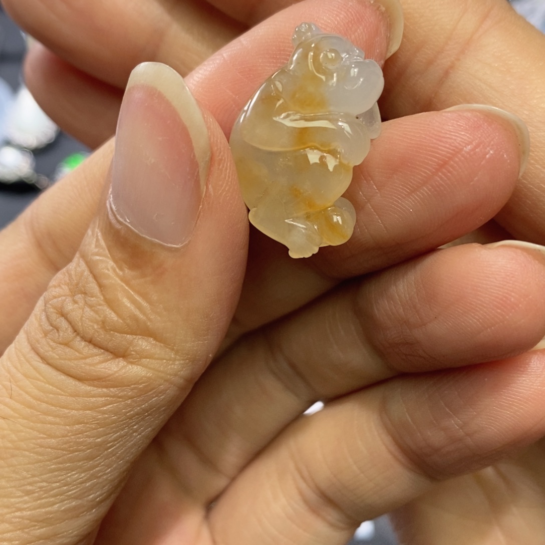 翡翠未镶嵌颈饰缅甸