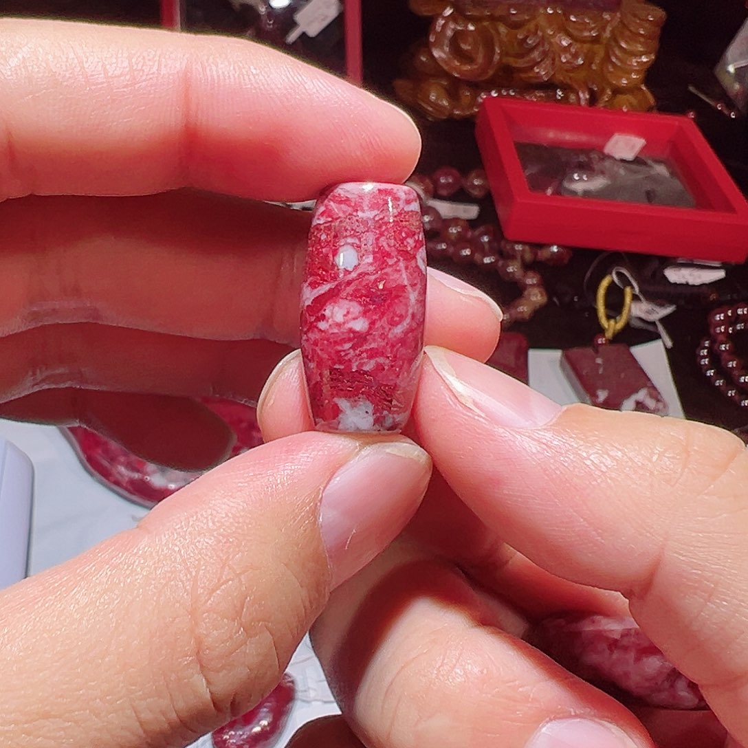 天然辰砂天然朱砂吊坠