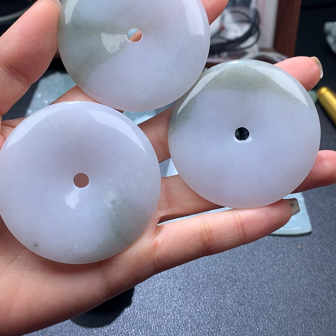 唐***然翡翠未镶嵌颈饰三个