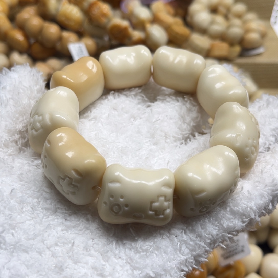 吊坠菩提根/象牙果12.28.5糖心色游戏机