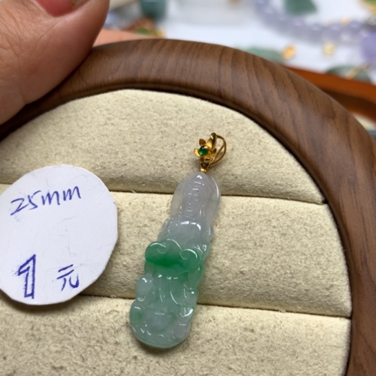 翡翠颈饰18K金镶嵌翡翠