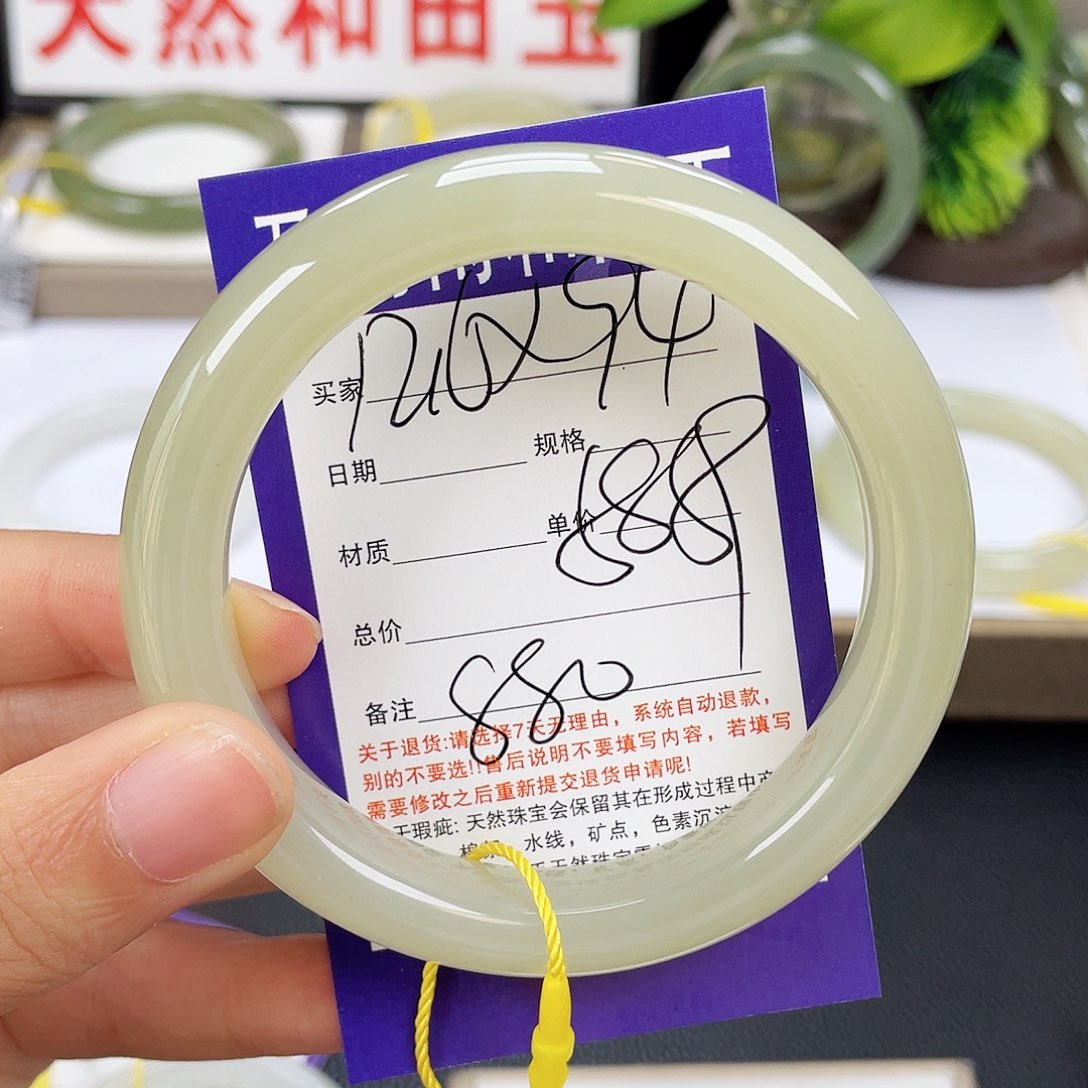 和田玉手镯未镶嵌