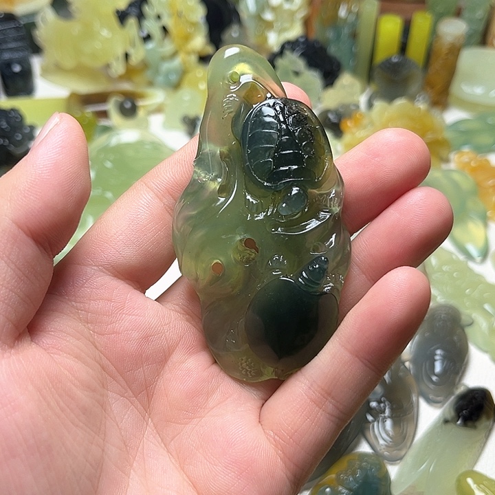 未镶嵌蛇纹石玉颈饰一****8