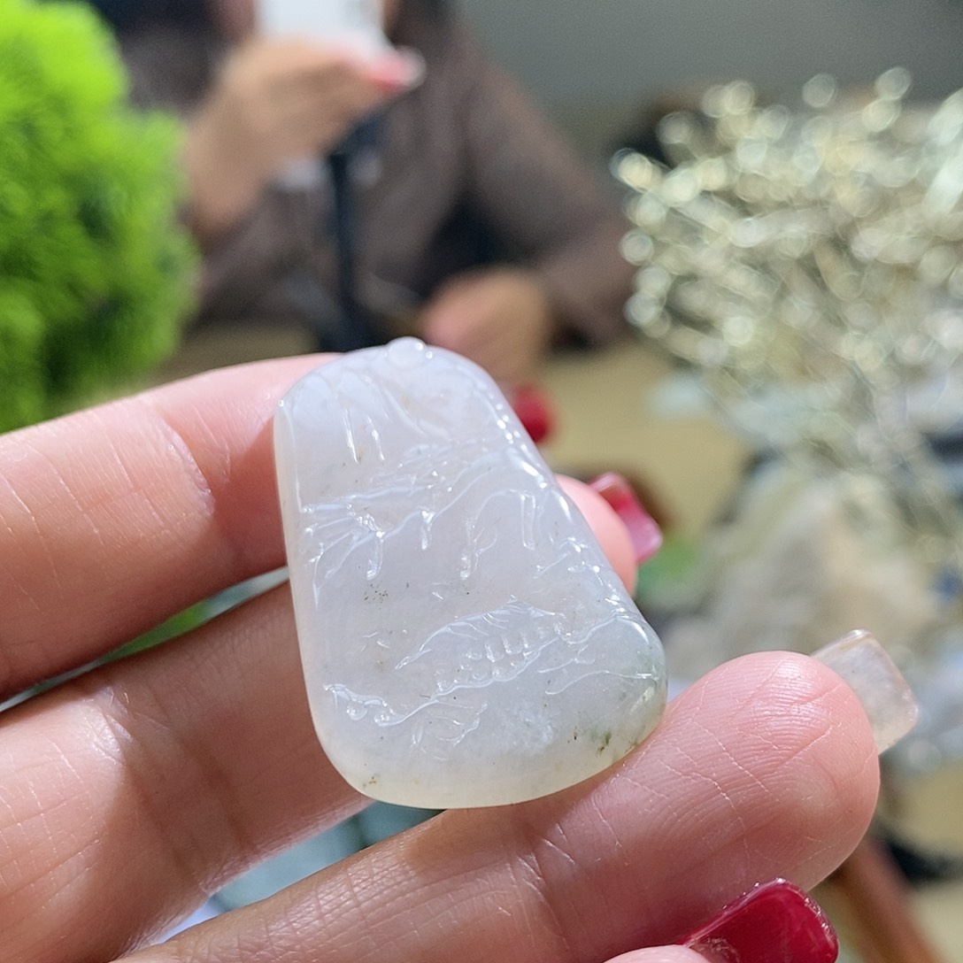 【闪购商品】翡翠颈饰未镶嵌山水