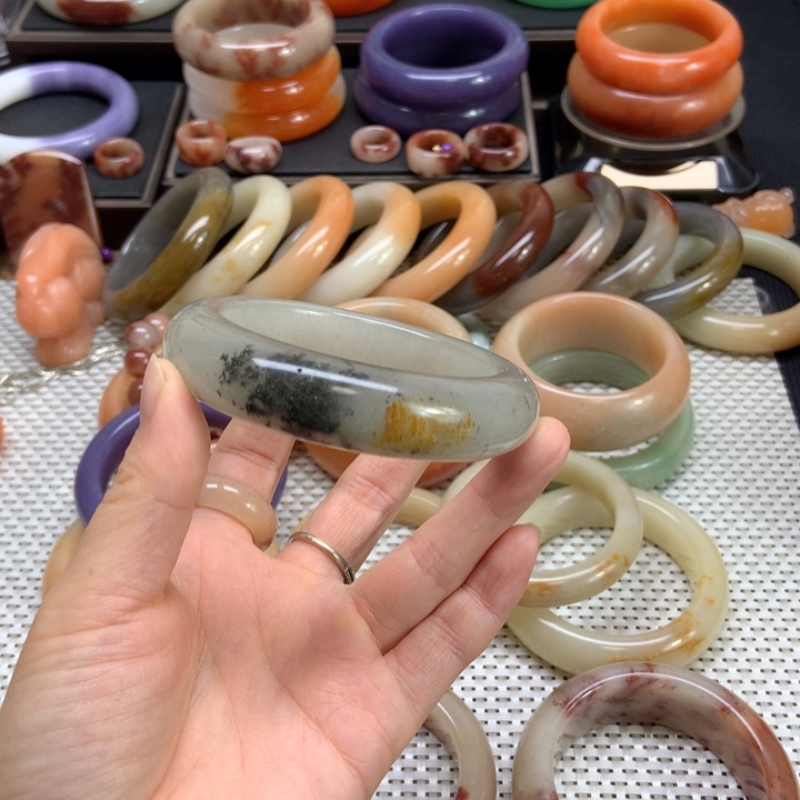 石英质玉未镶嵌手镯