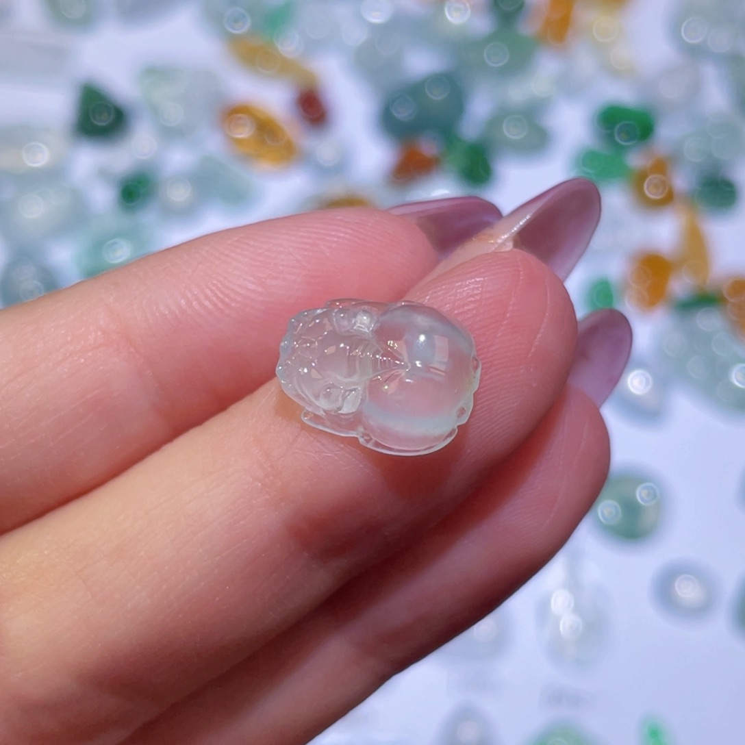 翡翠未镶嵌颈饰裸石