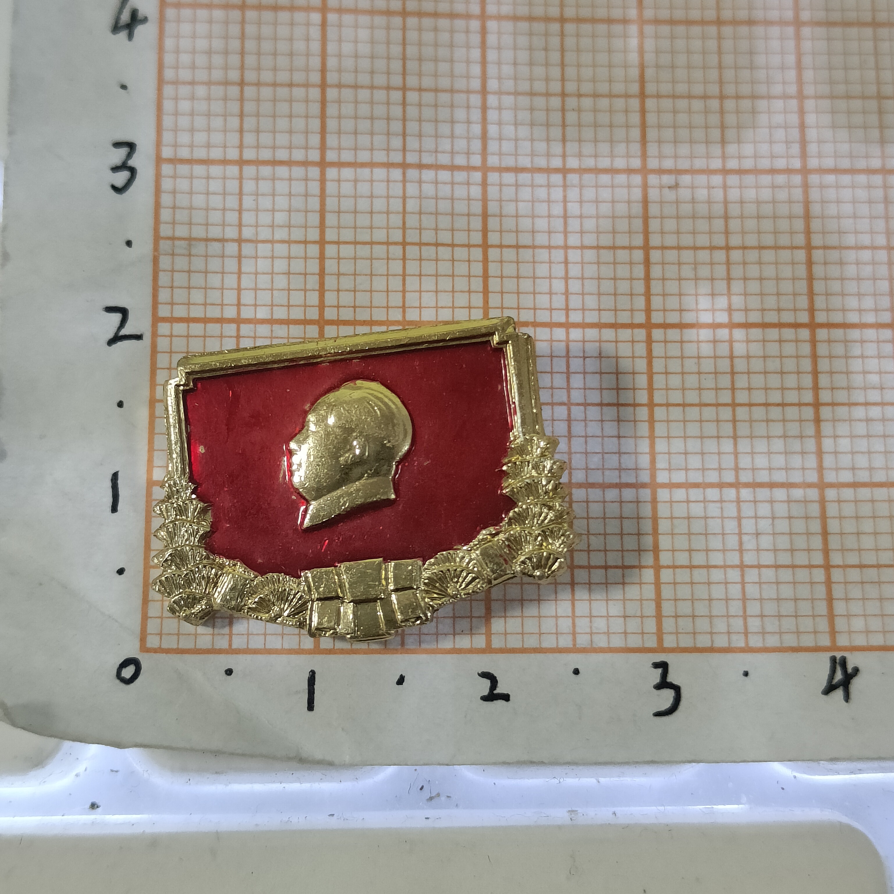 60年代正品，青岛十六中学像章 创意礼品，徽章