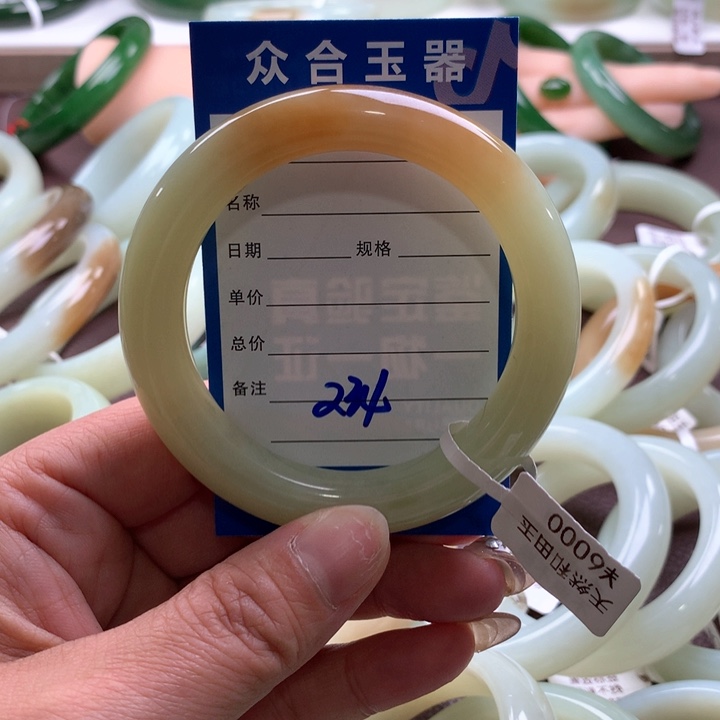 和田玉手镯未镶嵌