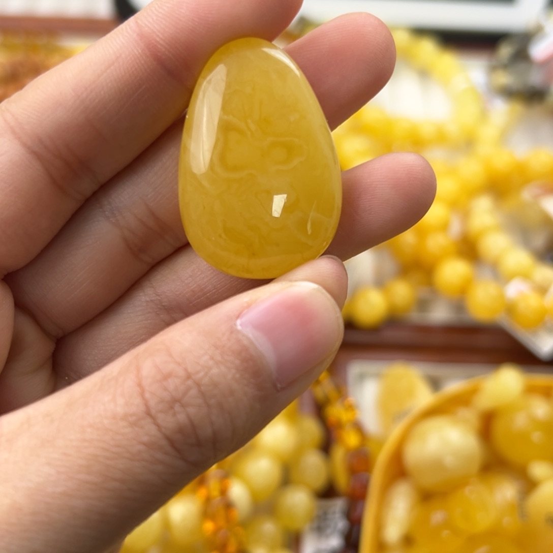 琥珀珠宝奇石未镶嵌