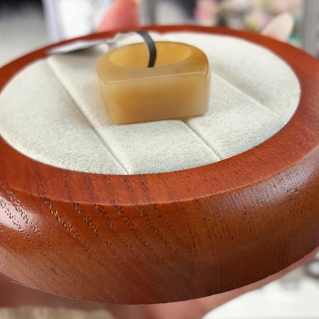 A****和田玉未镶嵌戒指r4太妃糖马鞍18.3