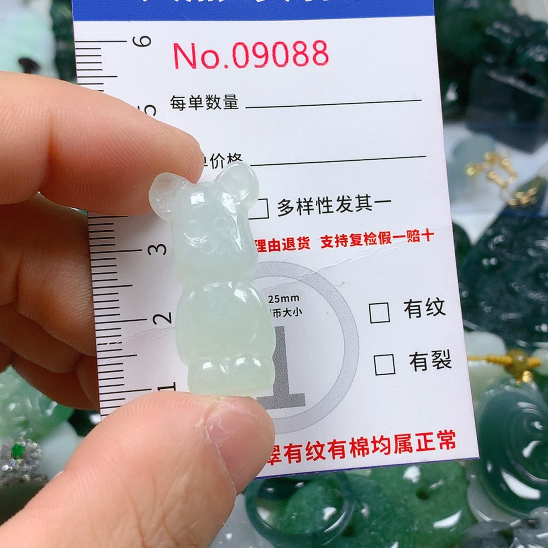 翡翠颈饰未镶嵌天然翡翠