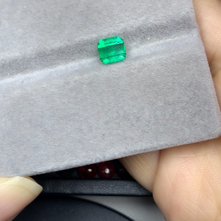 祖母绿裸石1.31ct哥伦比亚祖母绿吉尔德