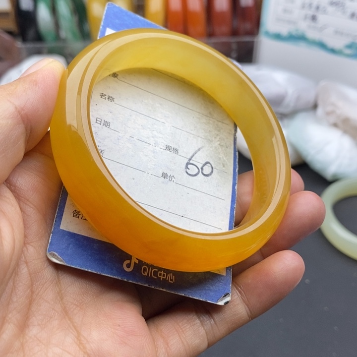 未镶嵌手镯石英质玉